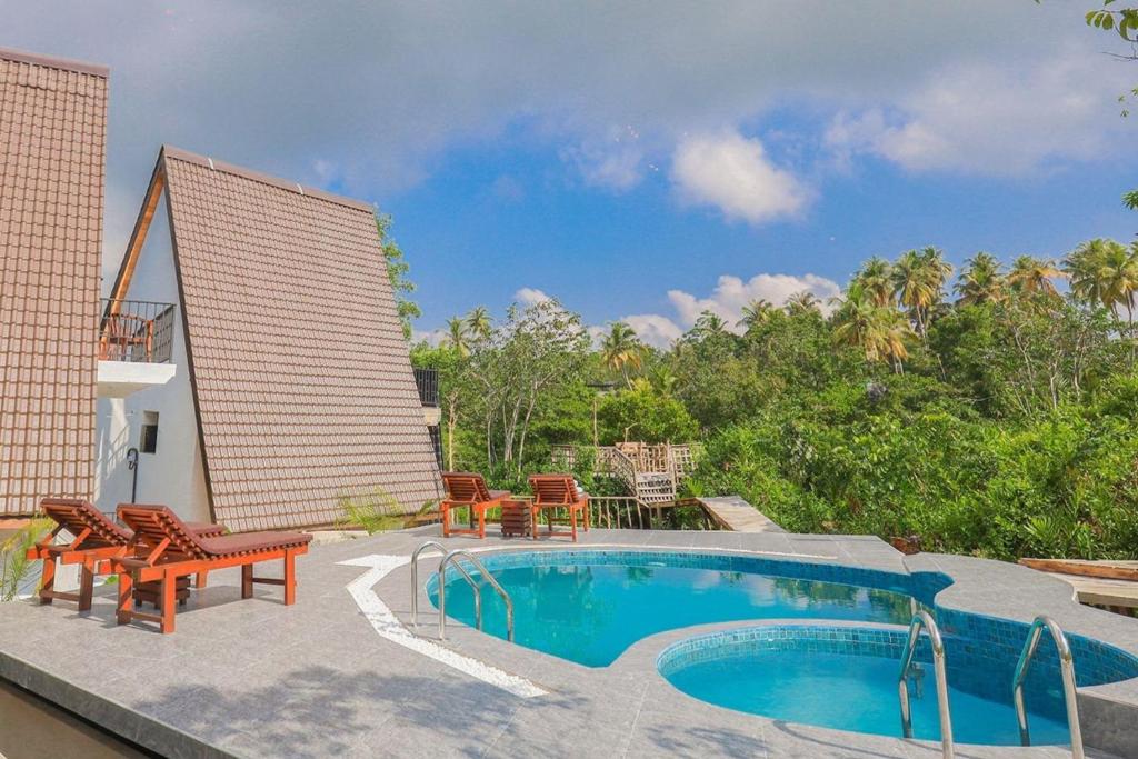 Pool terrace with chalet and palm trees